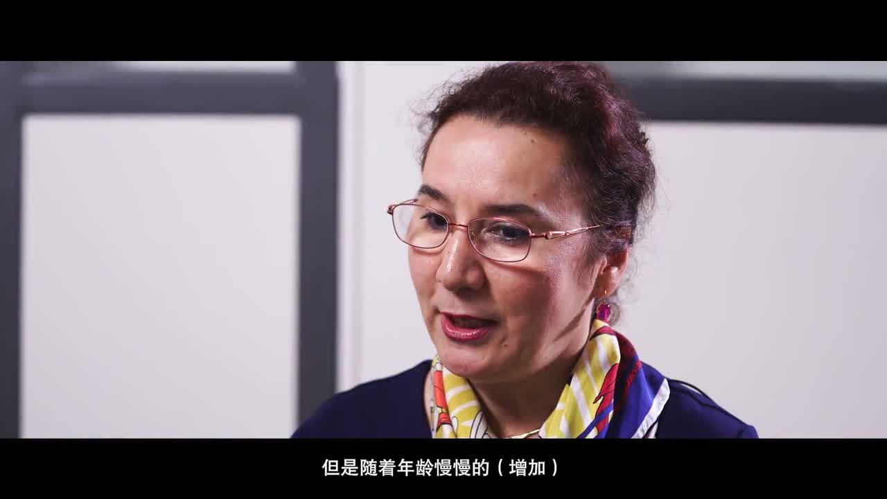 Ruxianguli being interviewed