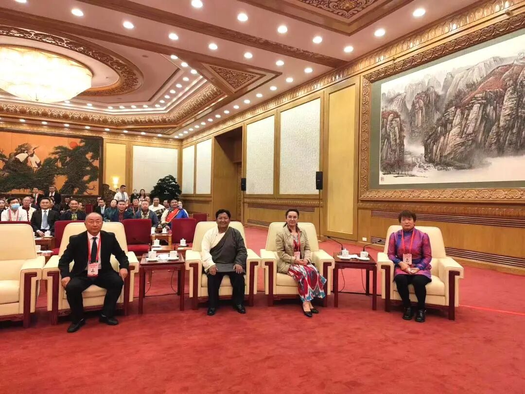 Wang Huning, Member of the Standing Committee of the Political Bureau of the CPC Central Committee and Chairman of the CPPCC National Committee, Meets the National Ethnic Affairs Commission's "National Ethnic Minority Study Group" — image 1