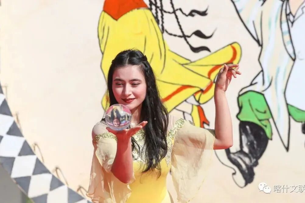 China Acrobats Association's "Culture Nourishing Xinjiang: Fine Acrobatics to the Grassroots" public-benefit performances across Kashgar Prefecture and Ili Prefecture in Xinjiang — Photo 11