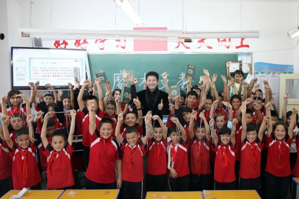 China Acrobats Association's "Culture Nourishing Xinjiang: Fine Acrobatics to the Grassroots" public-benefit performances across Kashgar Prefecture and Ili Prefecture in Xinjiang — Photo 7