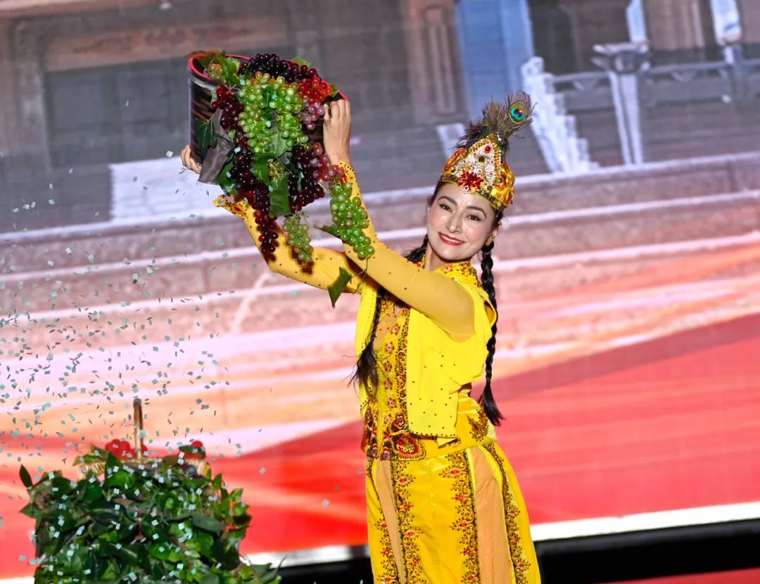 A Night of Splendour on the Grassland: The Brilliant Blossoming of Culture and Unity — Highlights of the Gala of the 2025 Xinjiang Jangar Culture and Tourism and Nadam Fair, photo 7