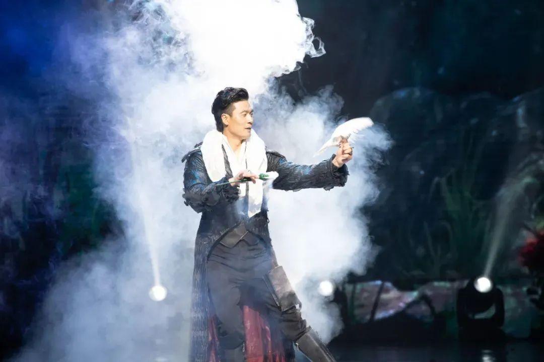 Hu Linglong | Creating classic magic, making extraordinary moments — image 3